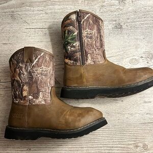 Boys Rocky boots size 2Y